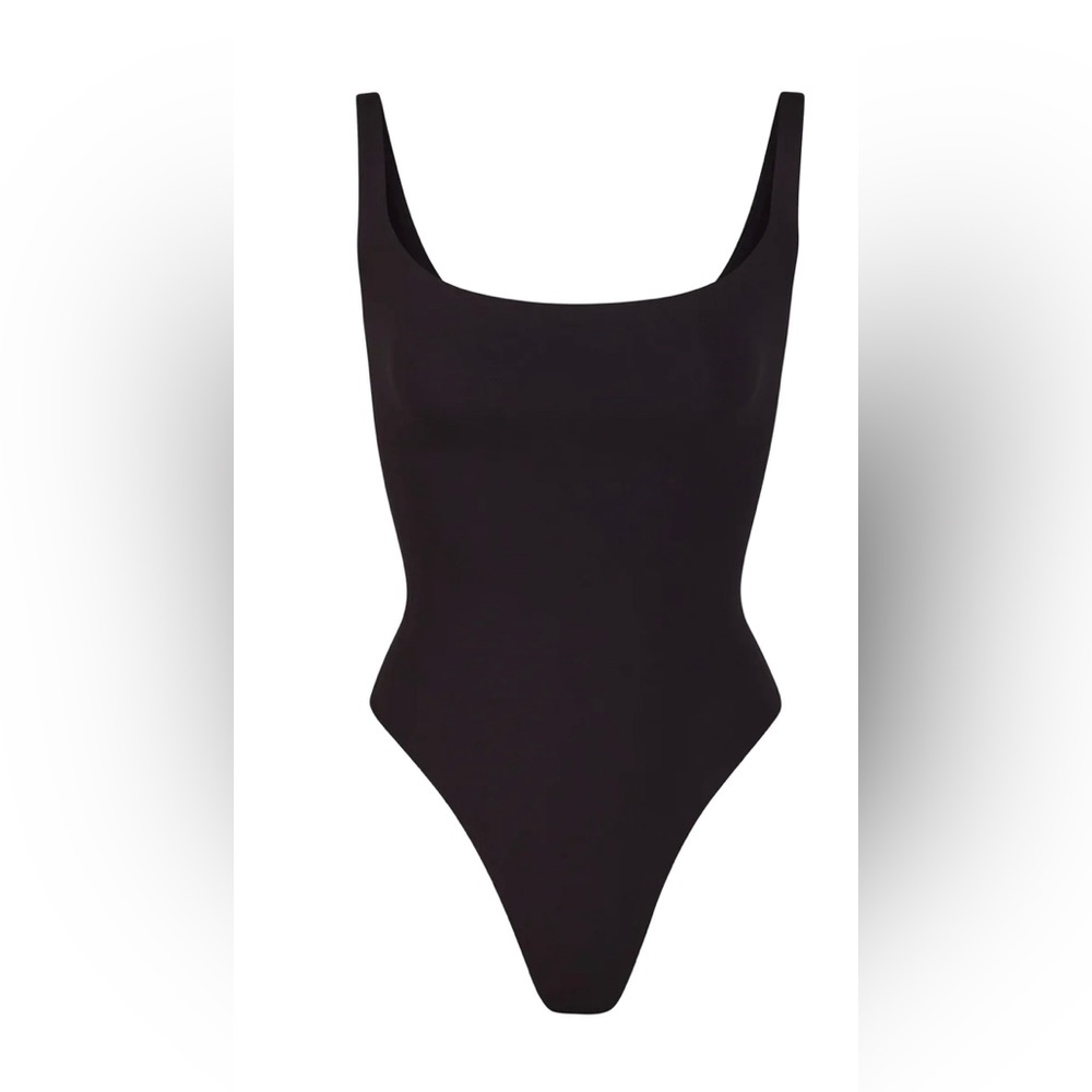 SKIMS FITS EVERYBODY SQUARE NECK BODYSUIT